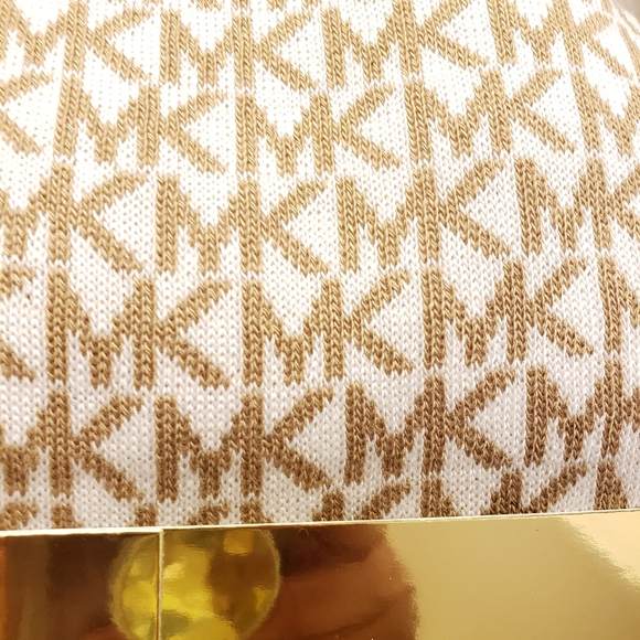 🆕️ Michael Kors Logo Scarf & Hat Gift 🎁 Set - Picture 7 of 13